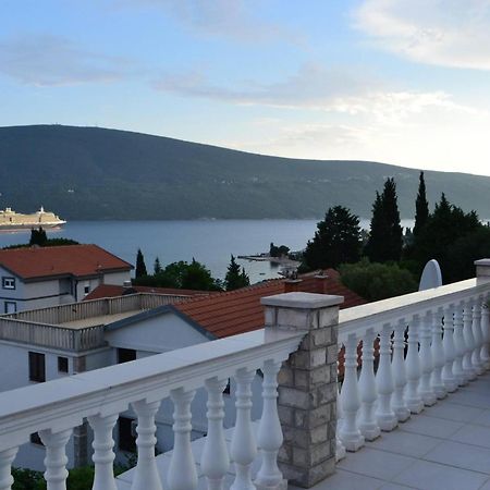 Family House With Pool & Sea View Bijela Exterior foto