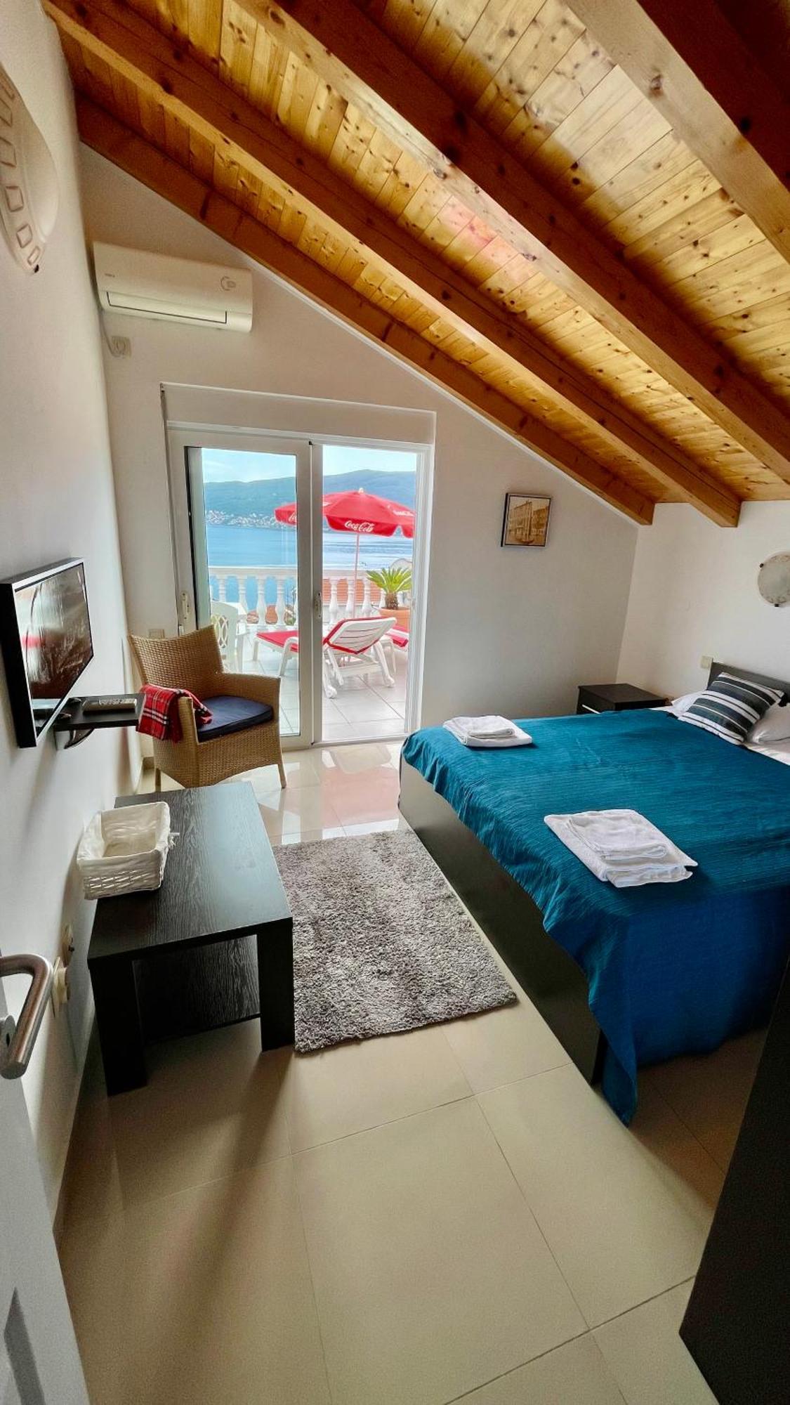 Family House With Pool & Sea View Bijela Exterior foto