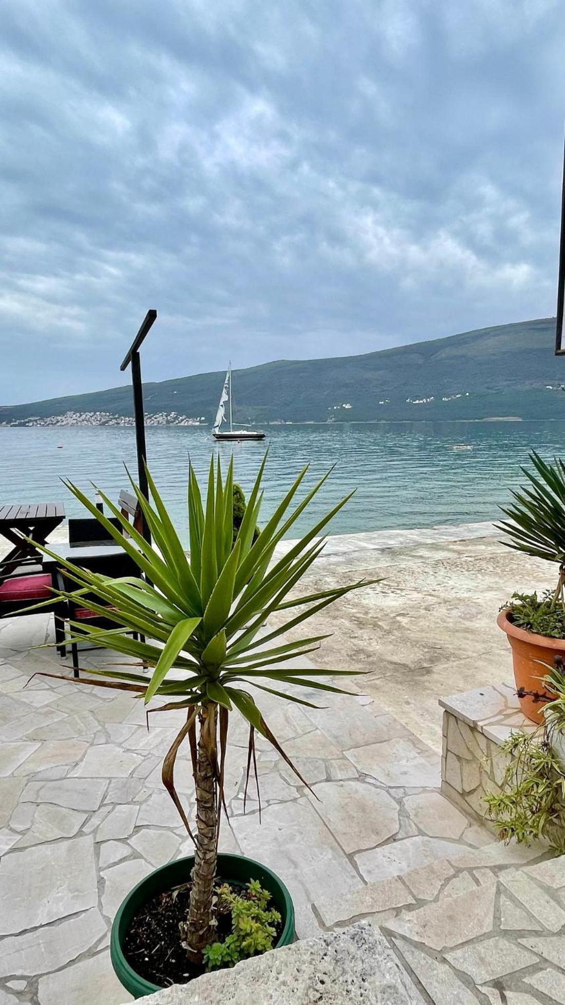 Family House With Pool & Sea View Bijela Exterior foto